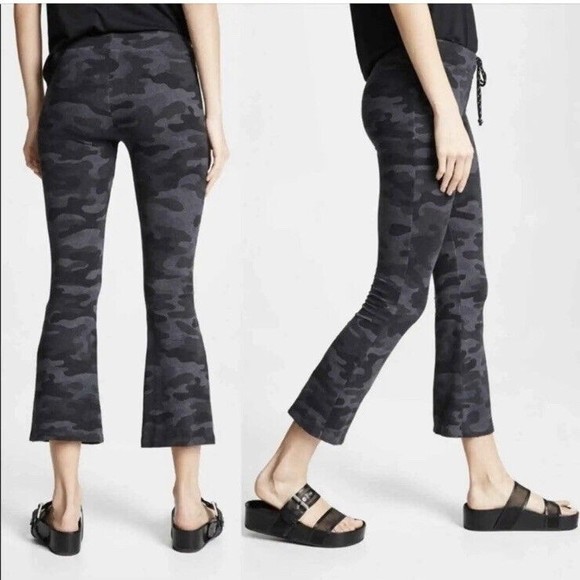 Sundry Pants - Sundry Womens Kick Flare Cropped Pant Size 2  Medium Camo *missing drawstring
